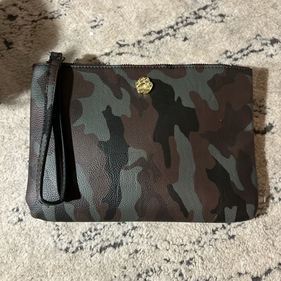 Steve Madden cameo pet set! - Picture 2 of 8